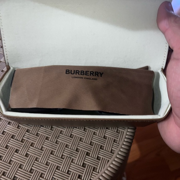 BURBERRY SUN GLASSES BLACK - Picture 9 of 9